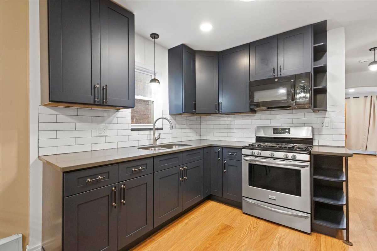 2131 W 53rd Place Unit: 1