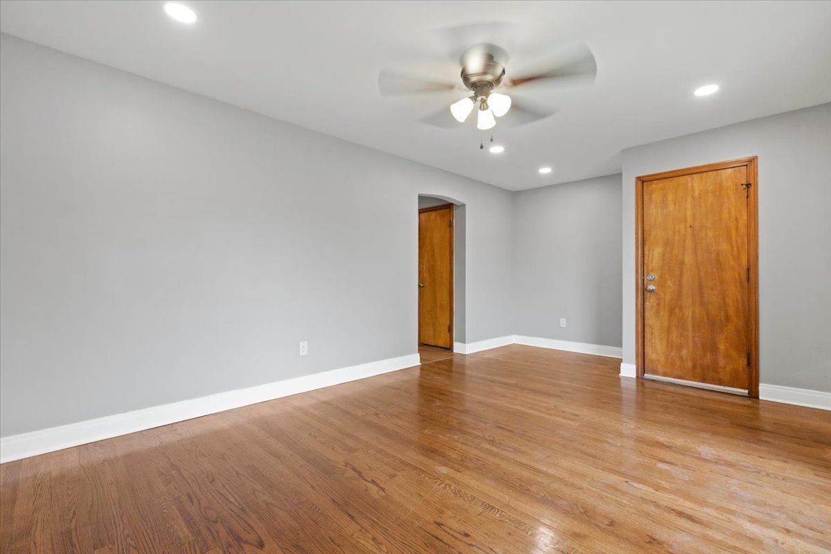 2131 W 53rd Place Unit: 1