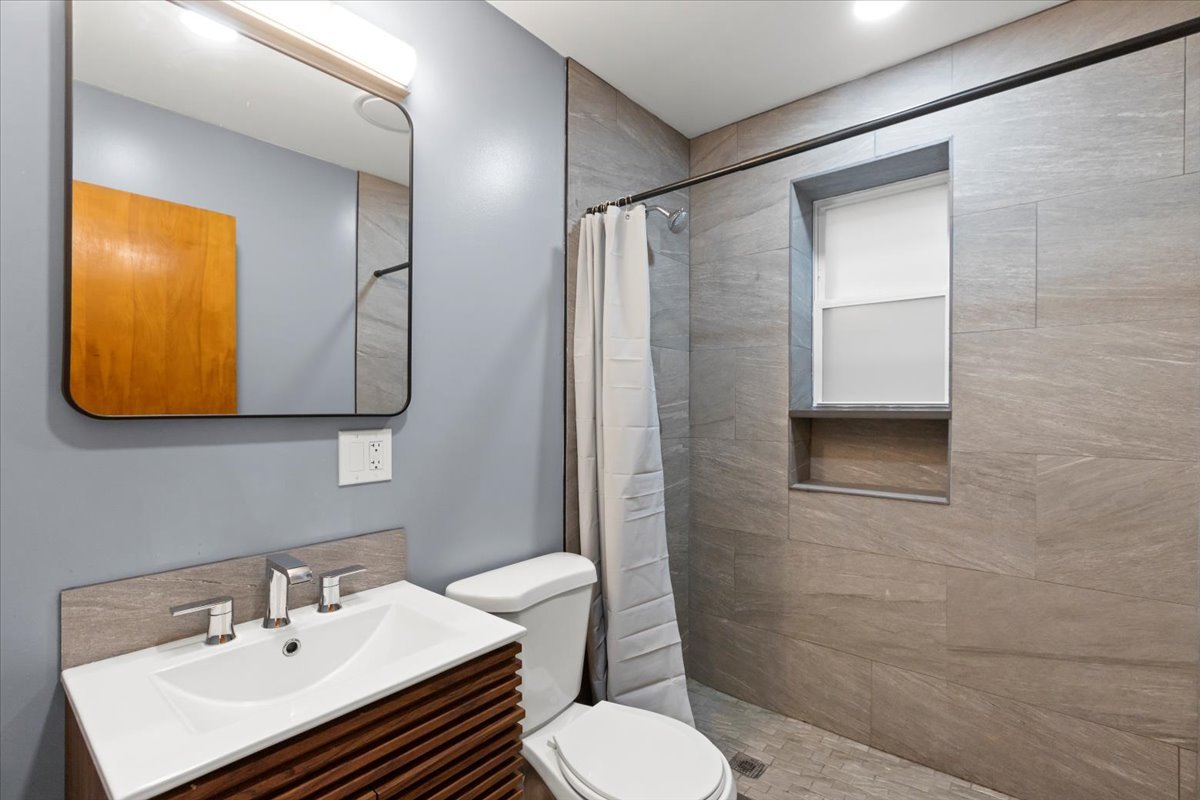 2131 W 53rd Place Unit: 1