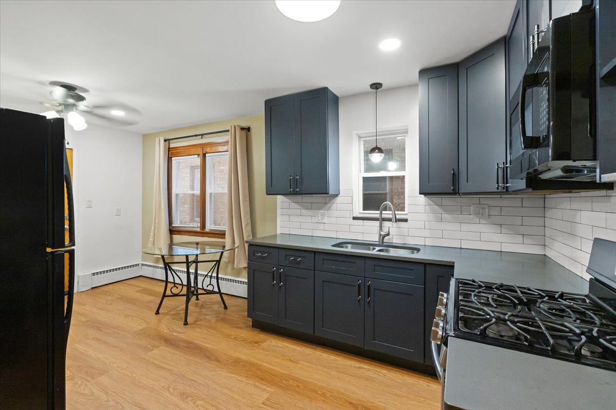 2131 W 53rd Place Unit: 1
