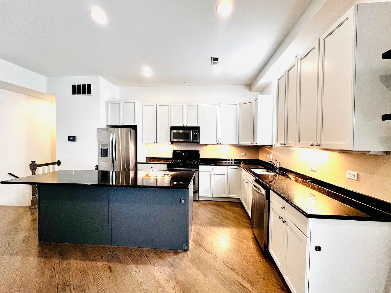 1761 W Morse Avenue Unit: GS