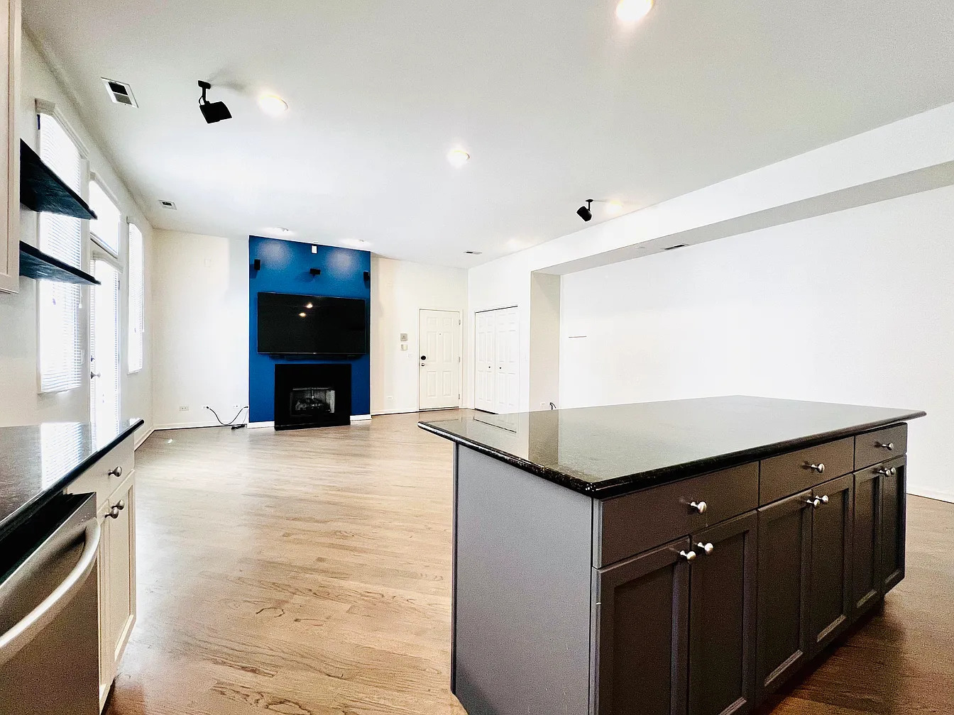 1761 W Morse Avenue Unit: GS