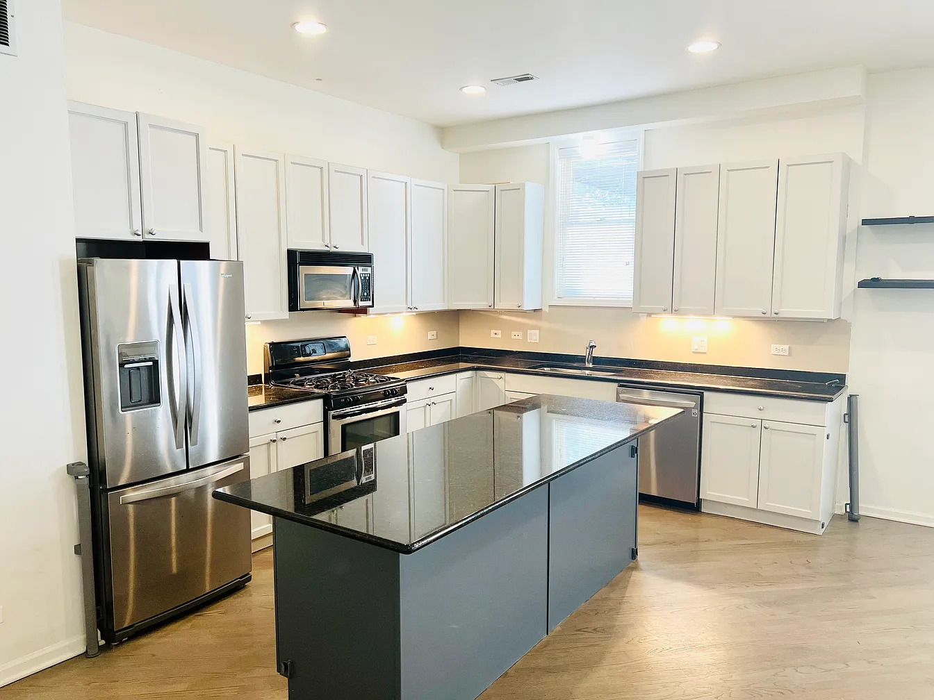 1761 W Morse Avenue Unit: GS