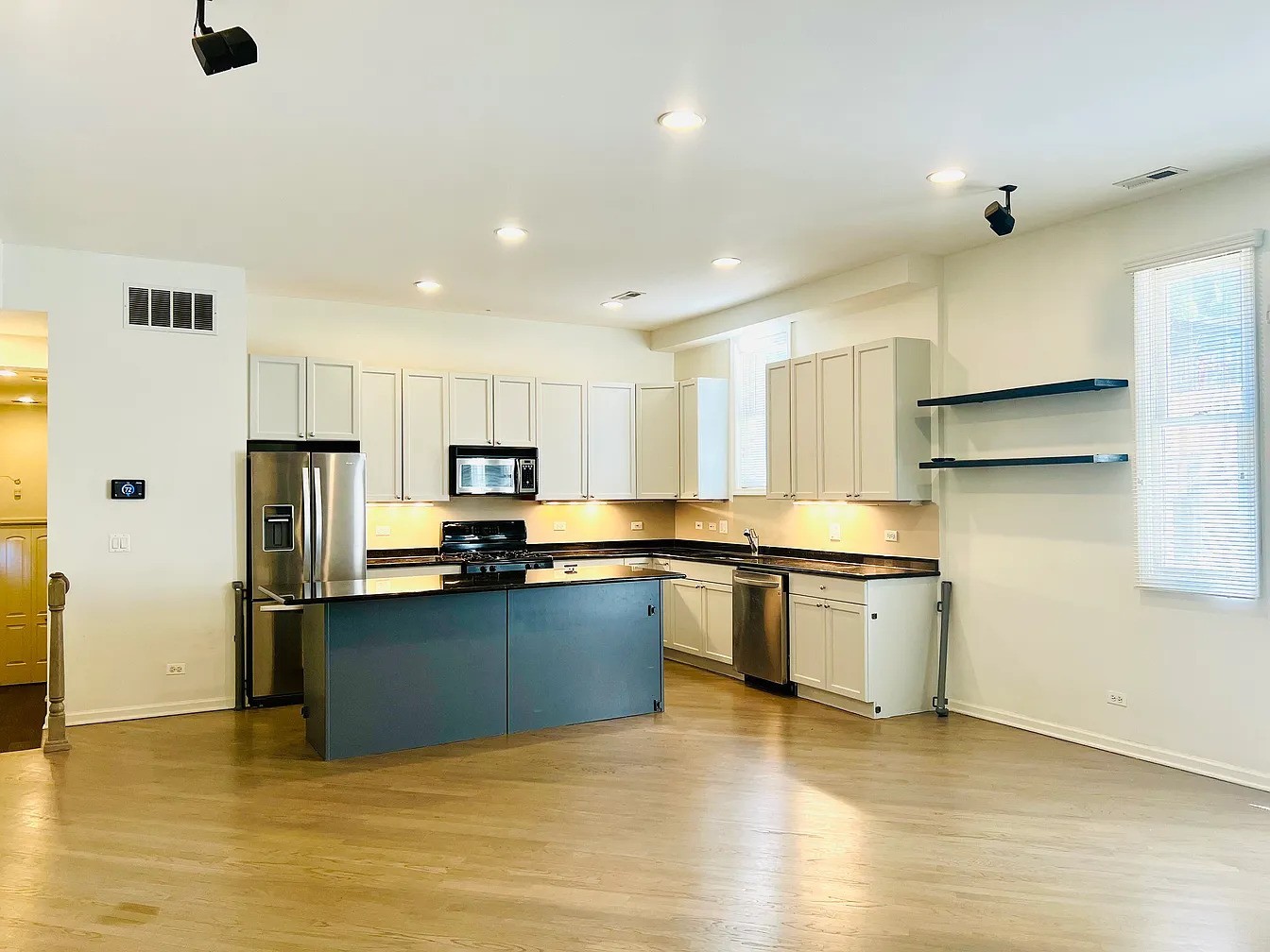 1761 W Morse Avenue Unit: GS