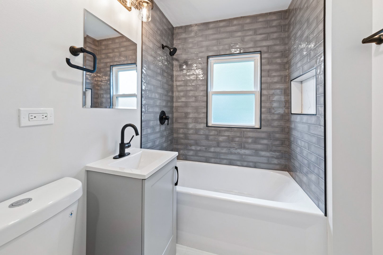 5002 W Gunnison Street Unit: 2