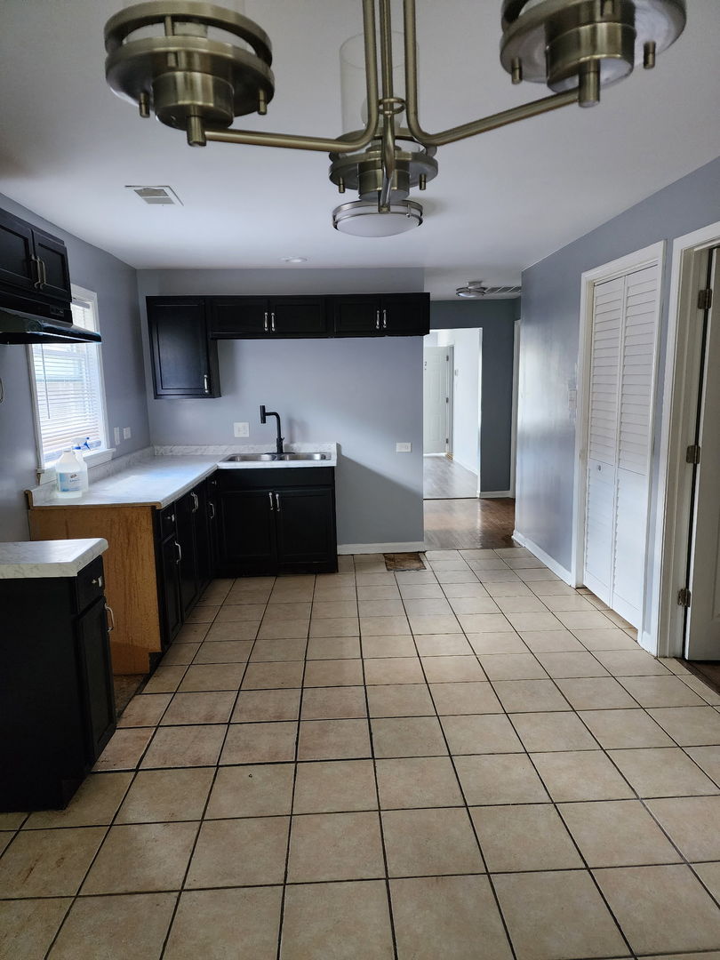 7511 S Emerald Avenue Unit: 1