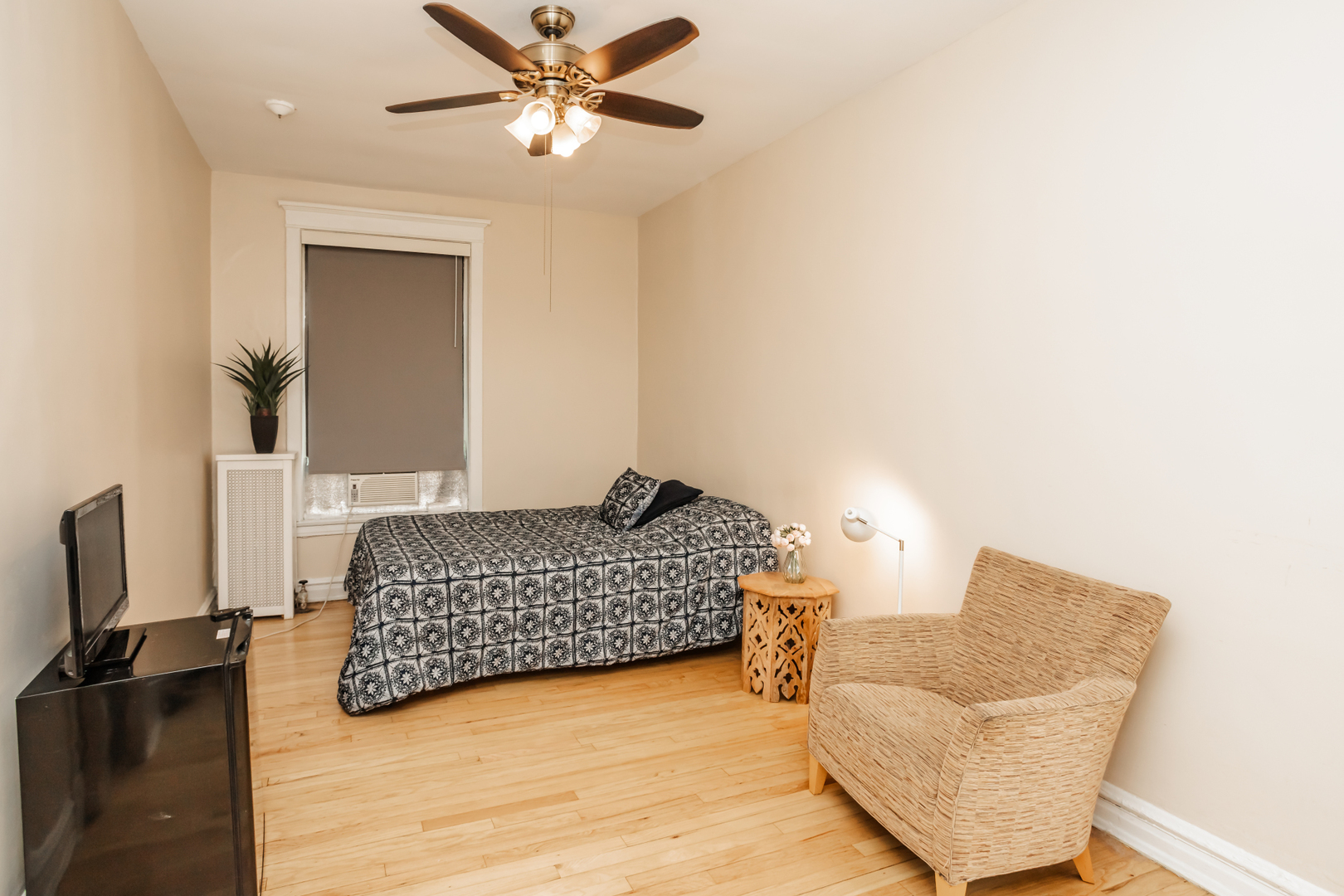 5142 S Greenwood Avenue Unit: 1