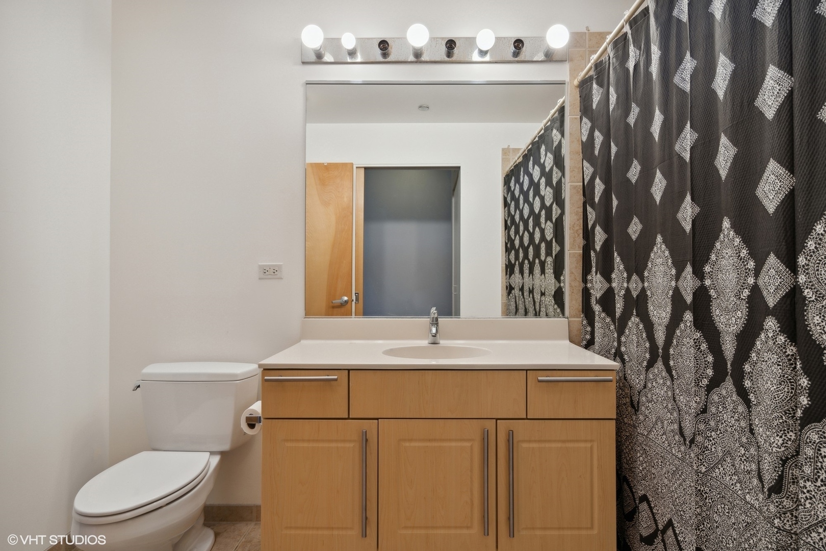 1720 S Michigan Avenue Unit: 1613