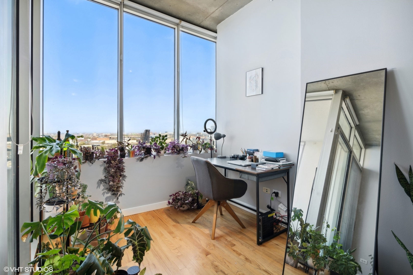 1720 S Michigan Avenue Unit: 1613