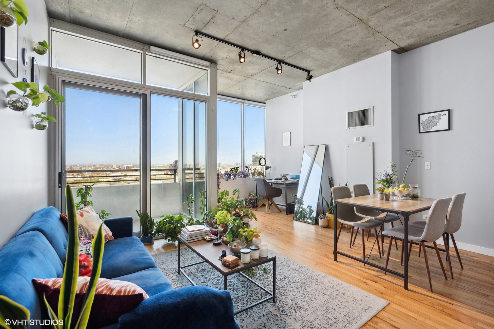 1720 S Michigan Avenue Unit: 1613