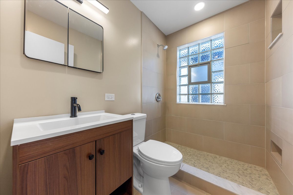 2131 W 53rd Place Unit: 2