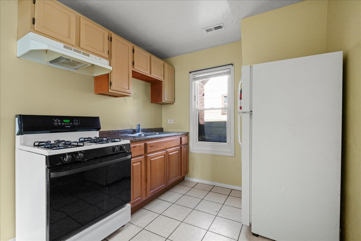 4148 N Central Park Avenue Unit: 2