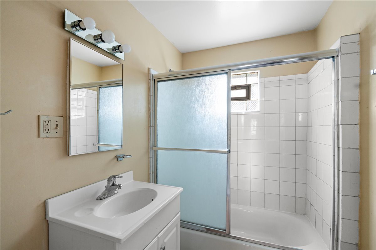 4148 N Central Park Avenue Unit: 2