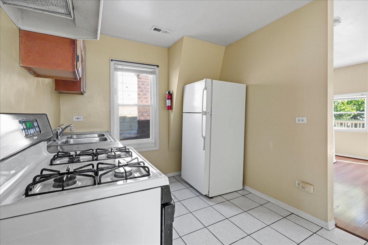 4148 N Central Park Avenue Unit: 2