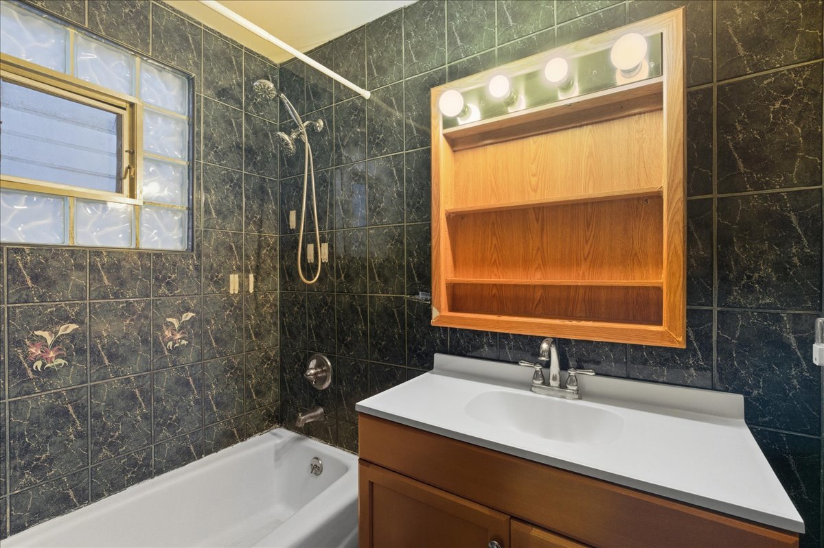 1727 W 19th Street Unit: 2