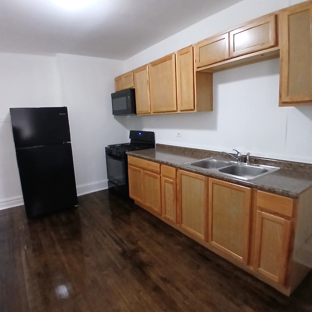 2056 N Kilpatrick Avenue Unit: 1N