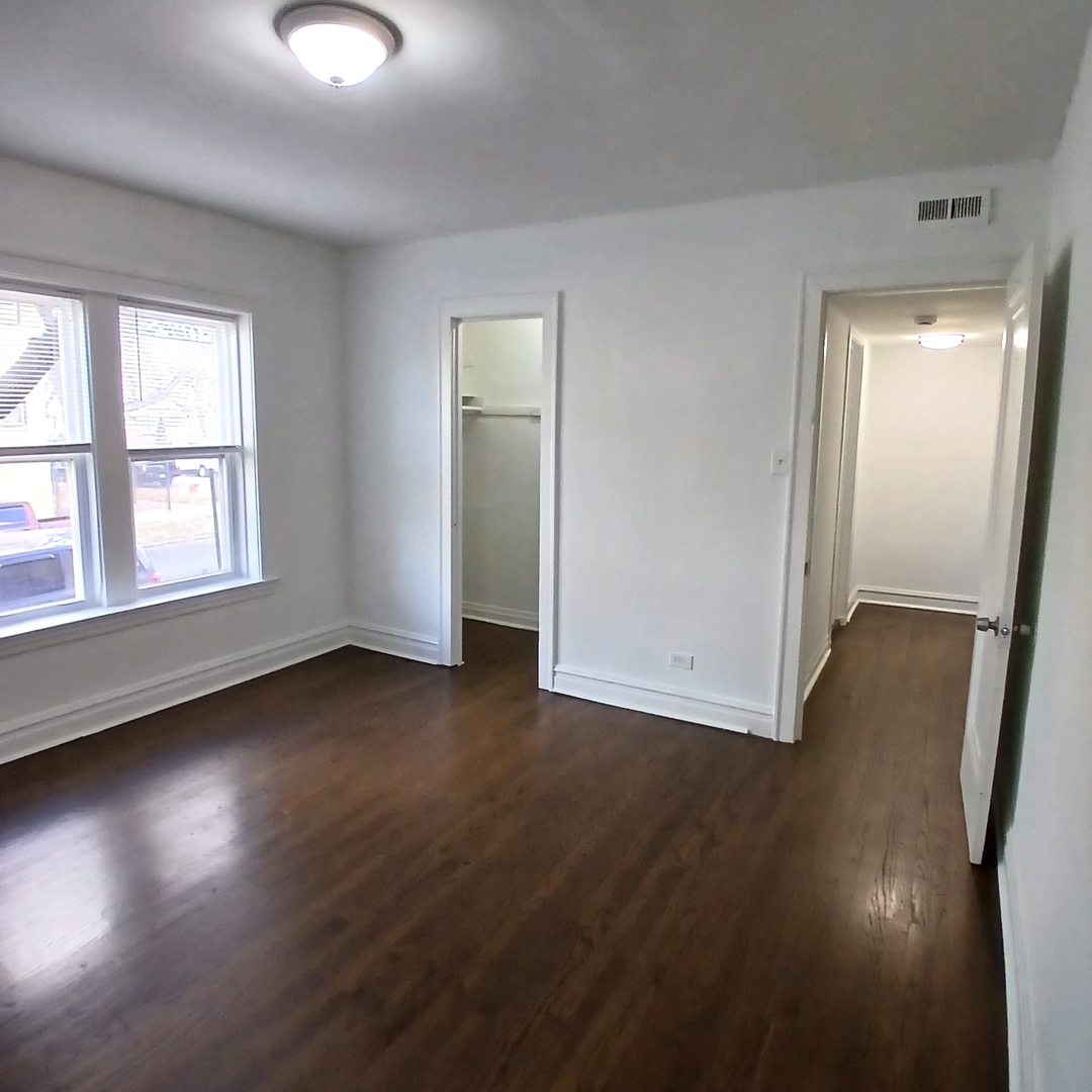 2056 N Kilpatrick Avenue Unit: 1N