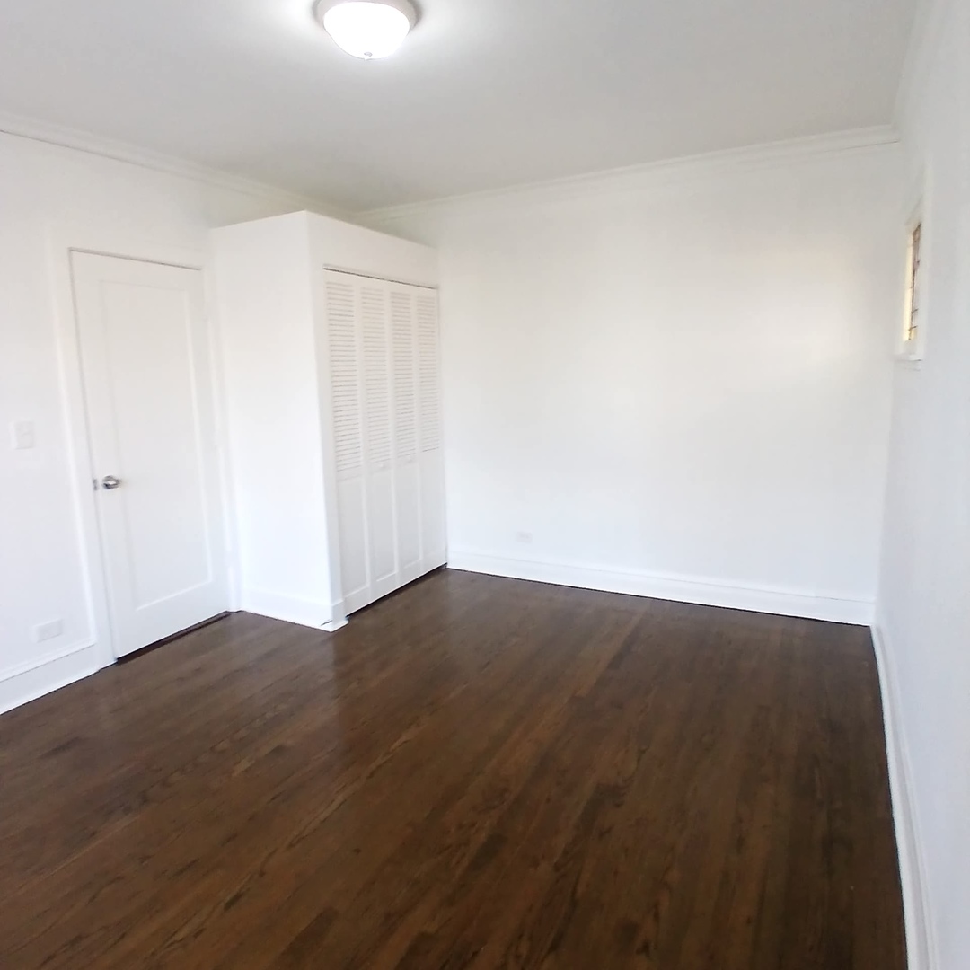 2056 N Kilpatrick Avenue Unit: 1N