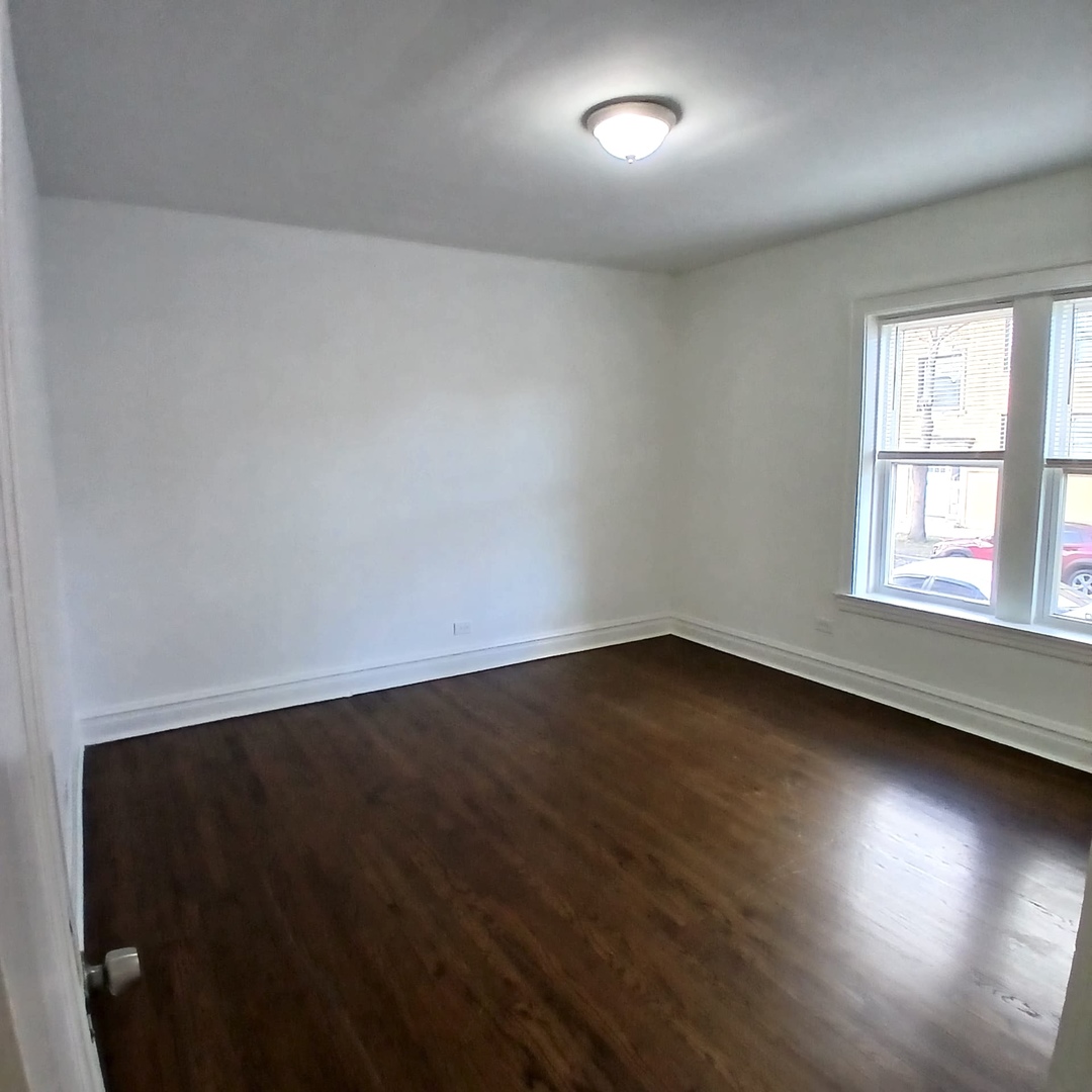 2056 N Kilpatrick Avenue Unit: 1N