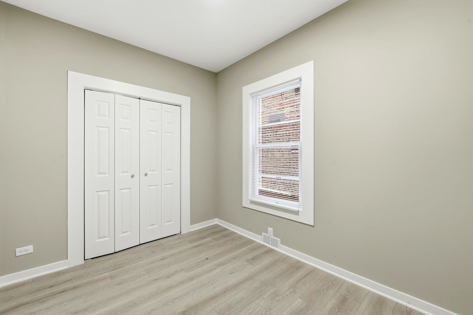 1217 N Harding Avenue Unit: 1