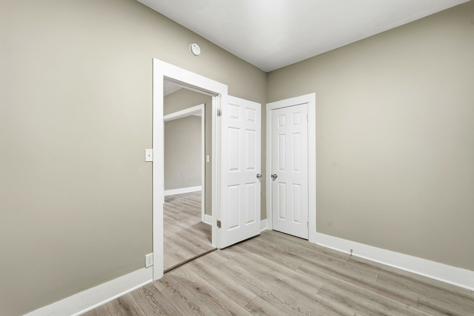 1217 N Harding Avenue Unit: 1