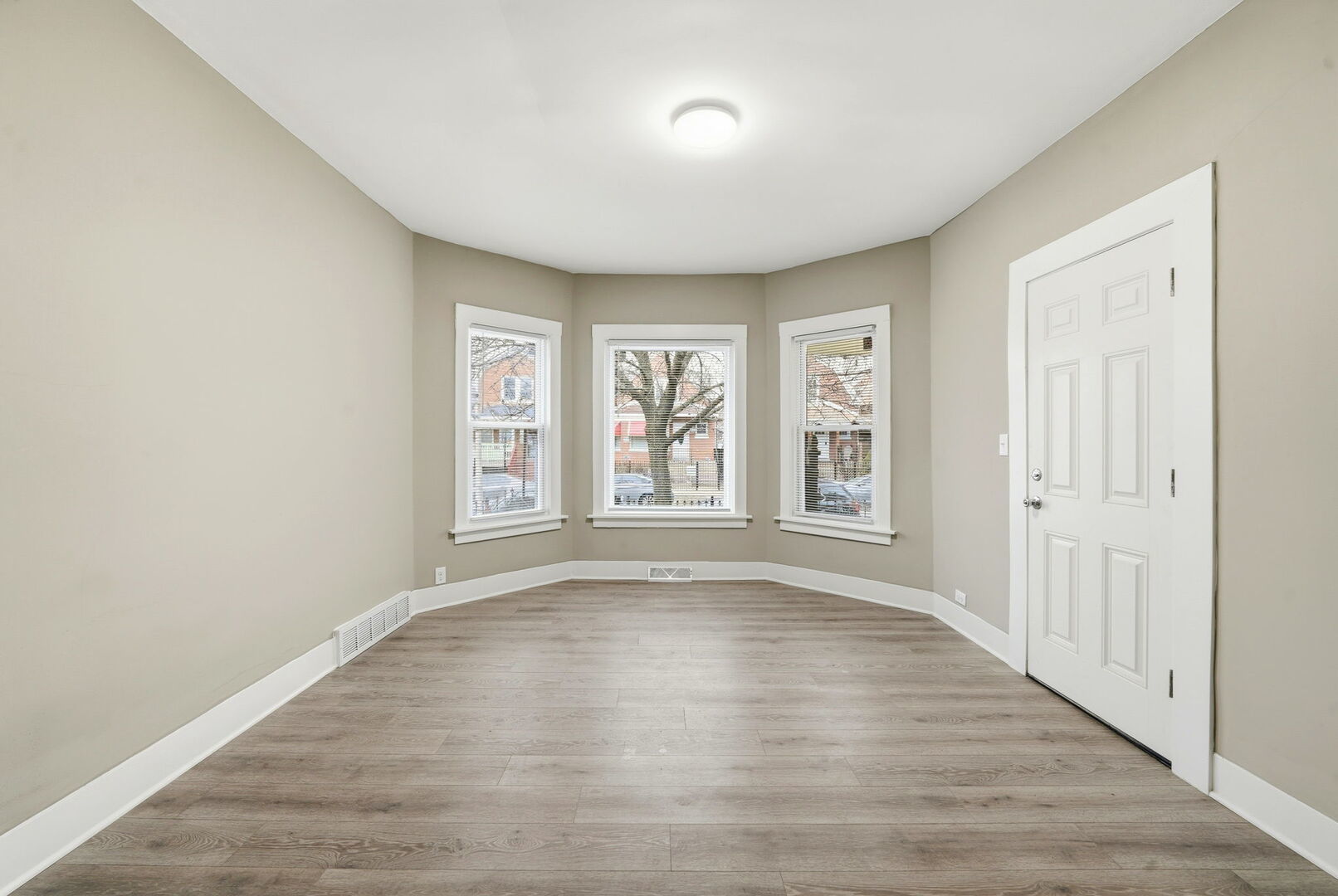 1217 N Harding Avenue Unit: 1