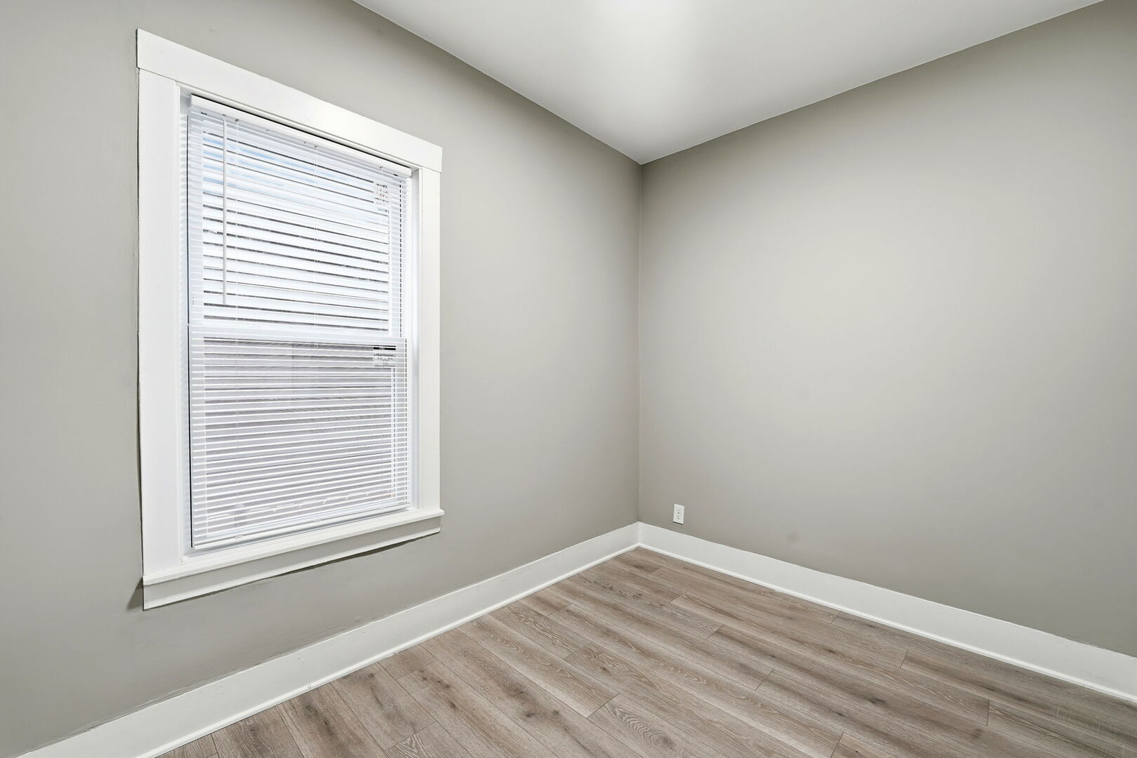 1217 N Harding Avenue Unit: 1