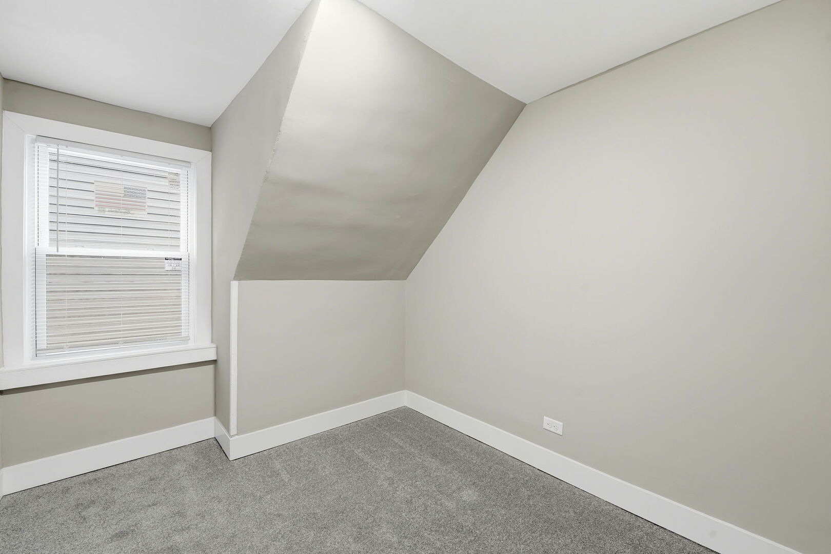 1217 N Harding Avenue Unit: 2