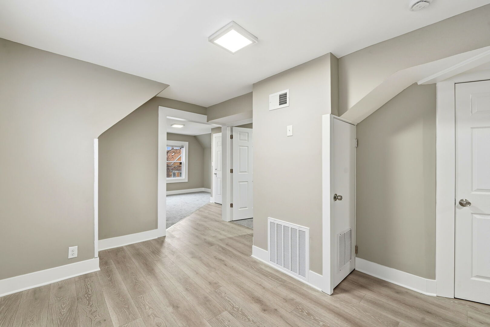 1217 N Harding Avenue Unit: 2