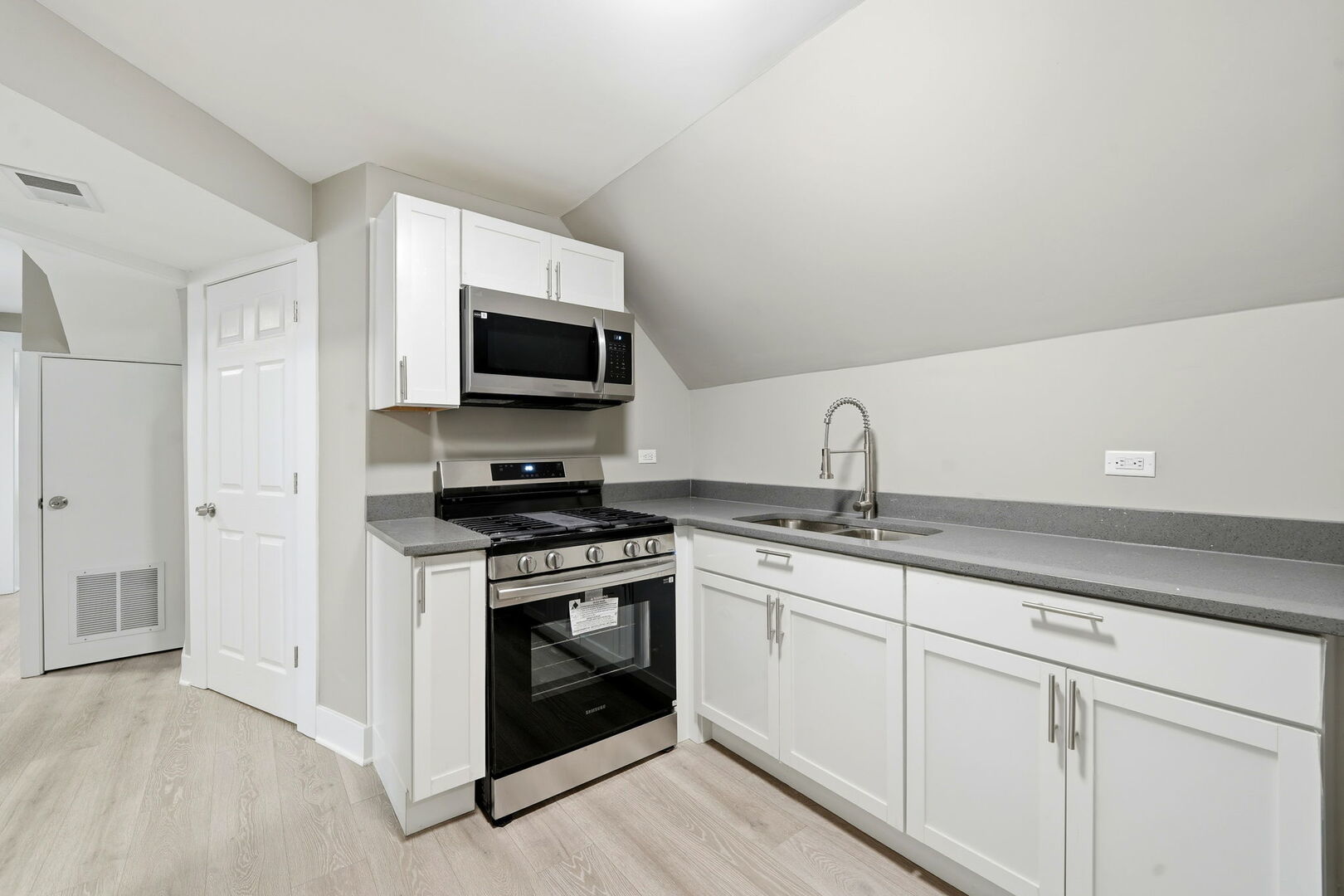 1217 N Harding Avenue Unit: 2