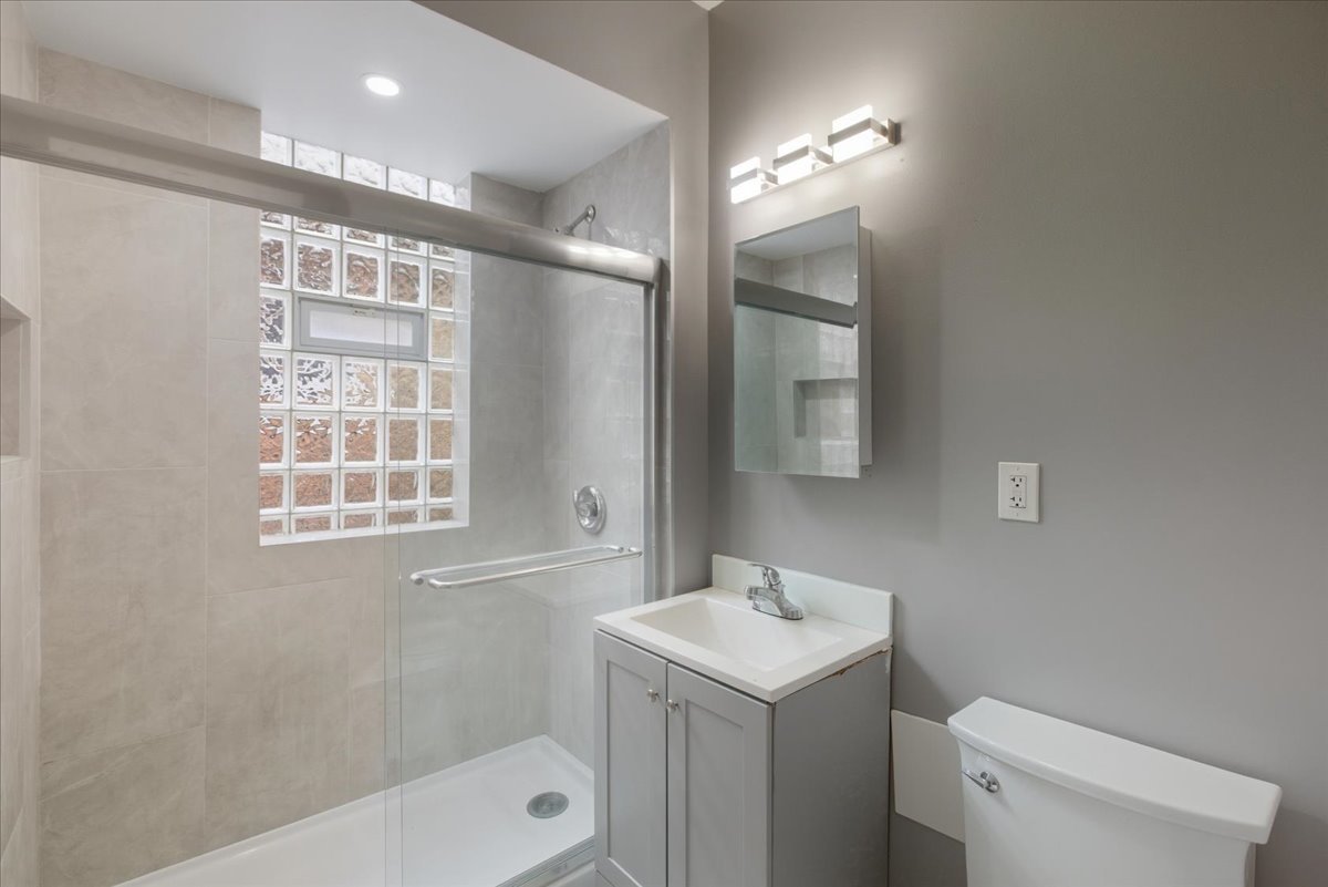 4554 S Washtenaw Avenue Unit: 2