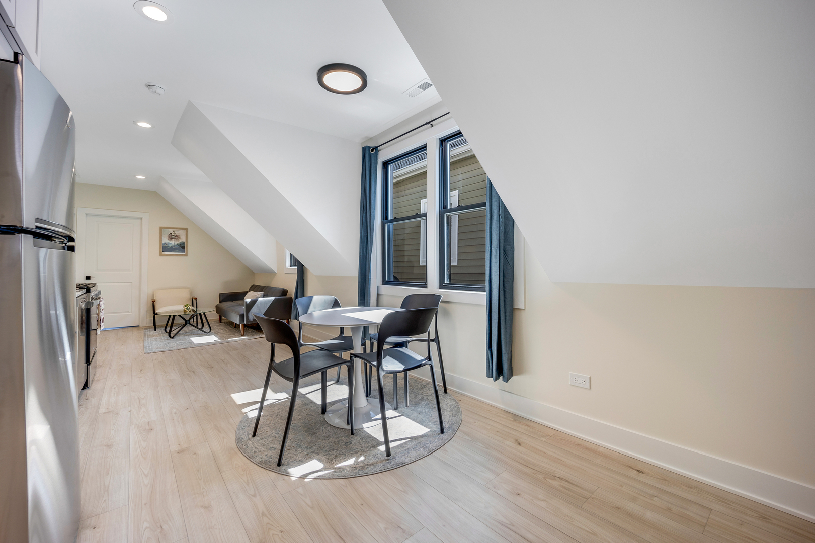 1644 N Troy Street Unit: 2