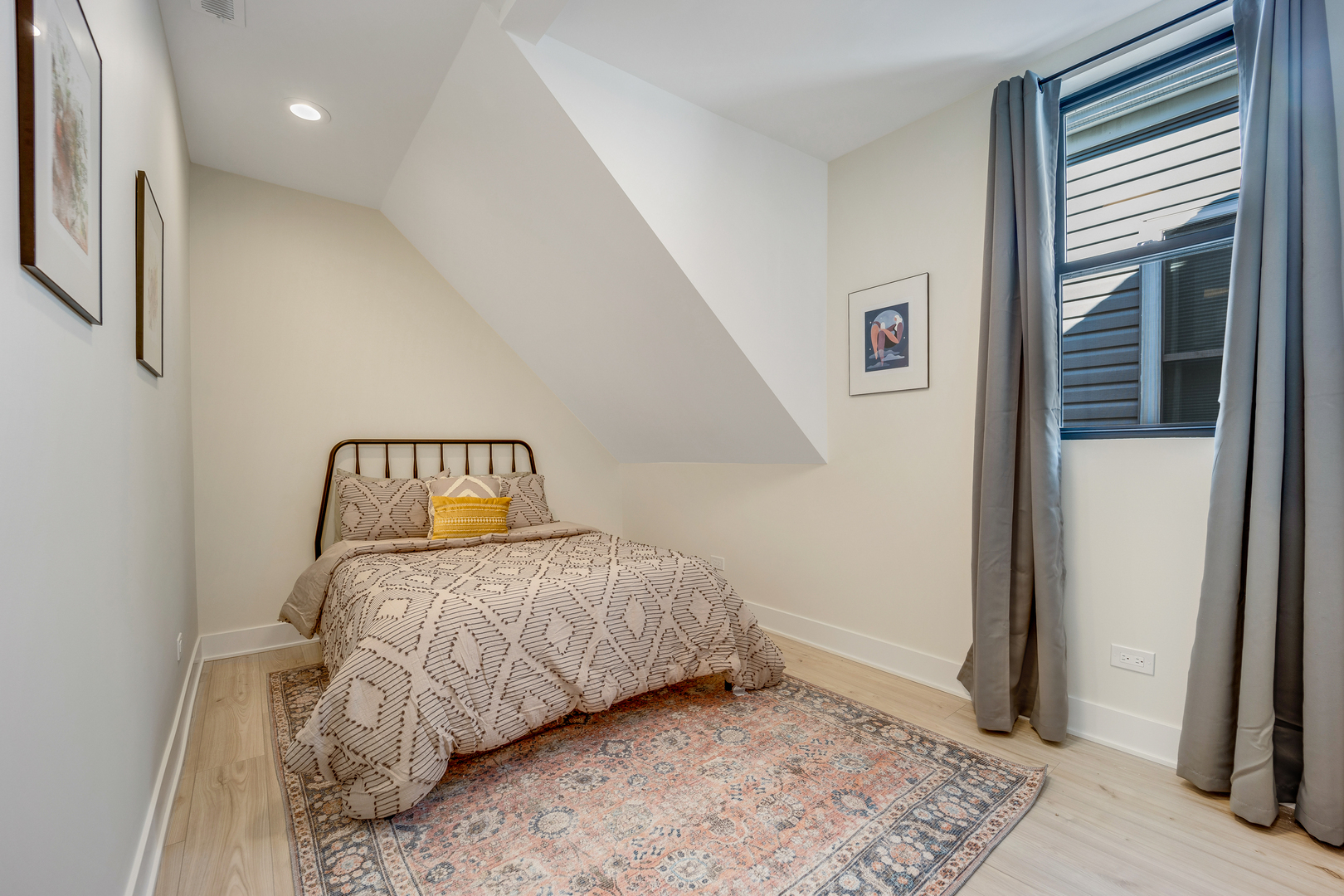 1644 N Troy Street Unit: 2