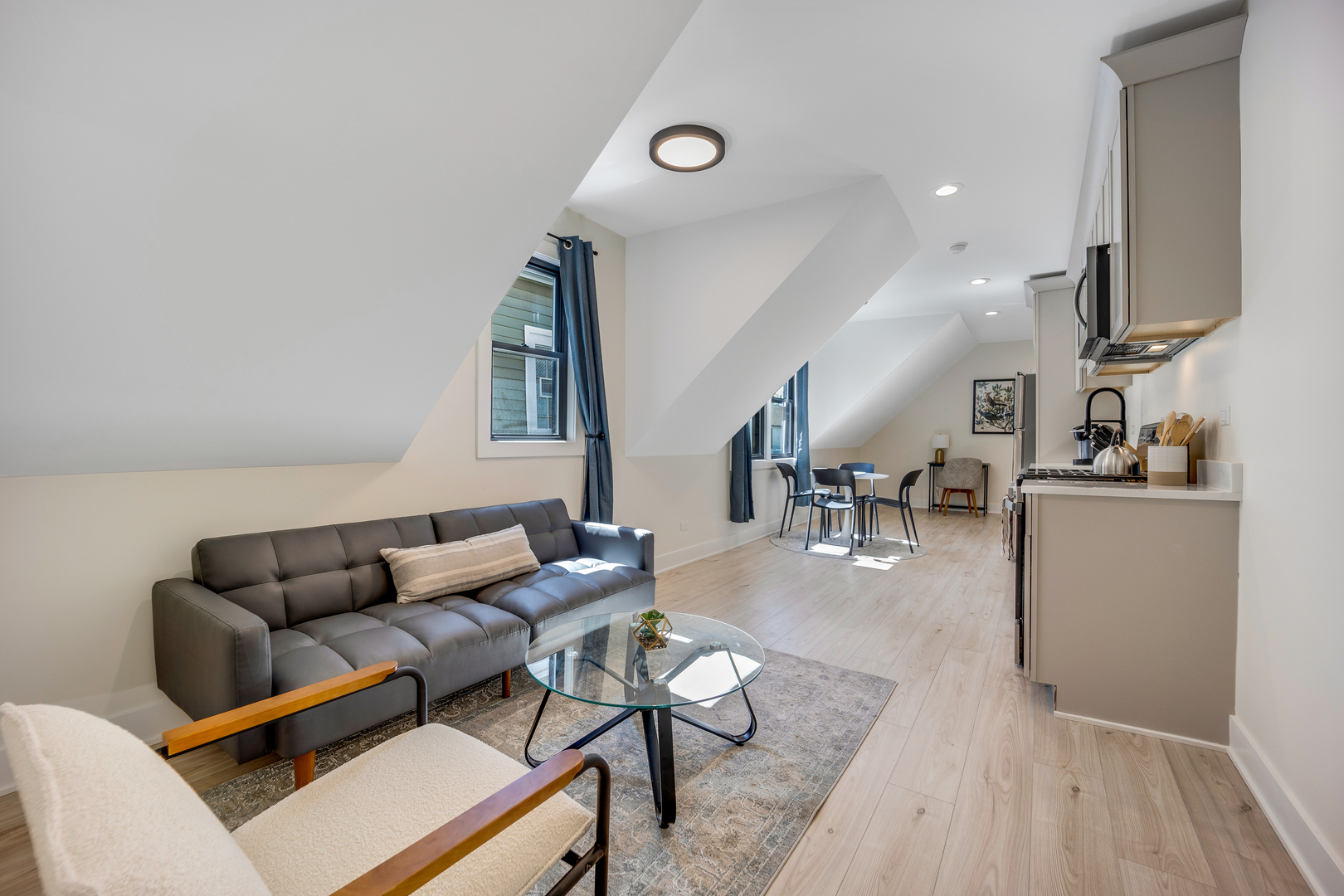 1644 N Troy Street Unit: 2