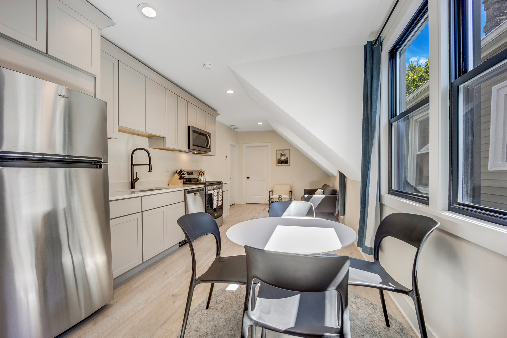 1644 N Troy Street Unit: 2
