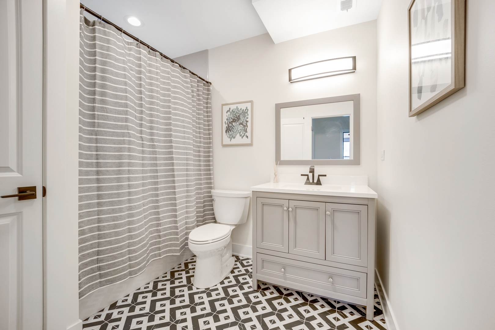 1644 N Troy Street Unit: 2