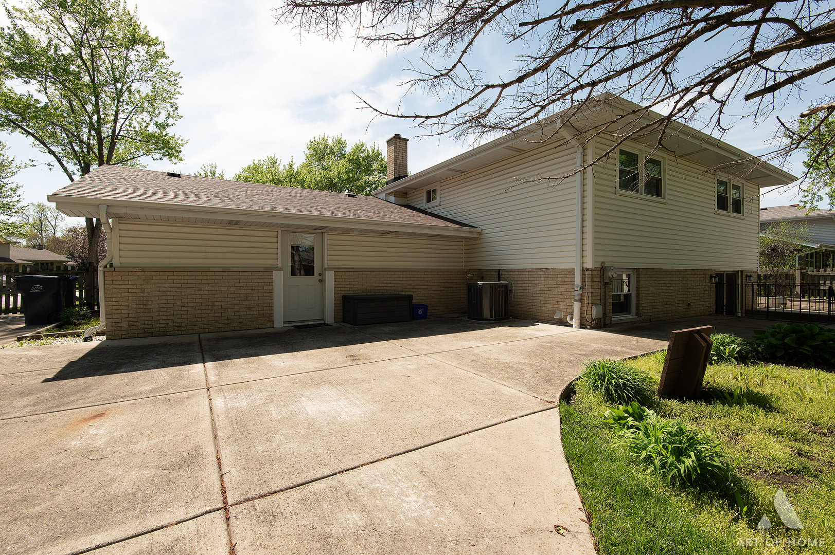 603 JOHN Court
