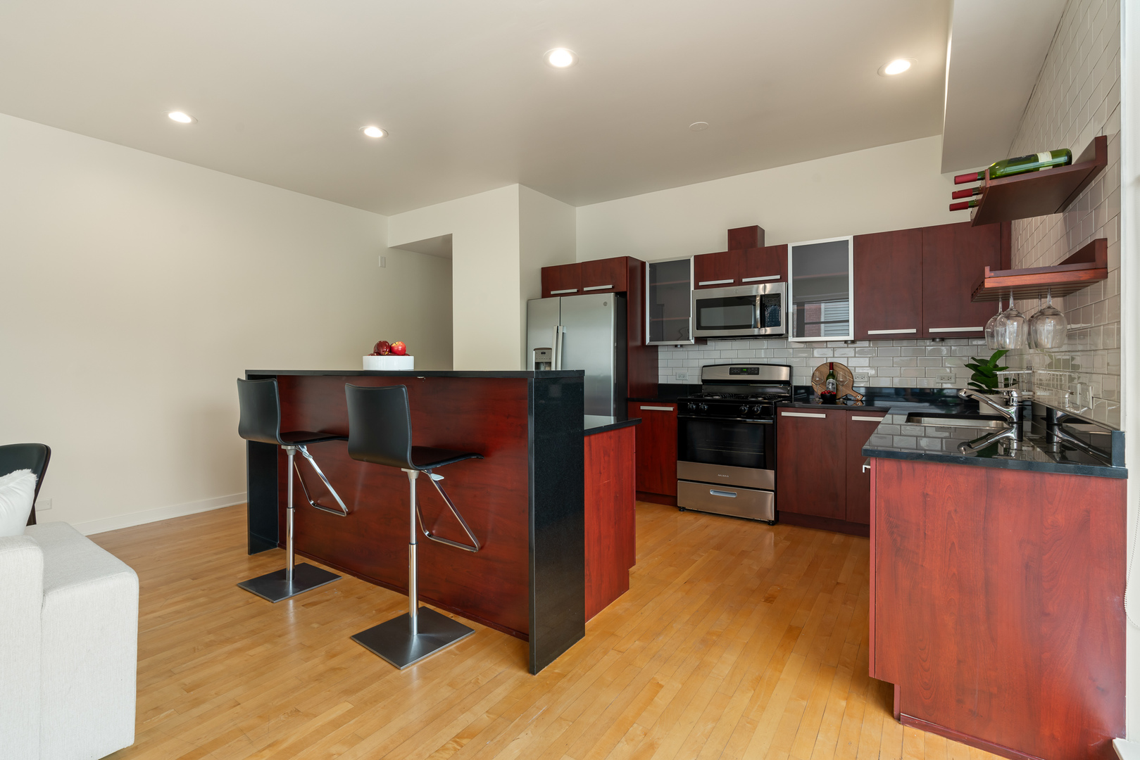 808 N Greenview Avenue Unit: 2E