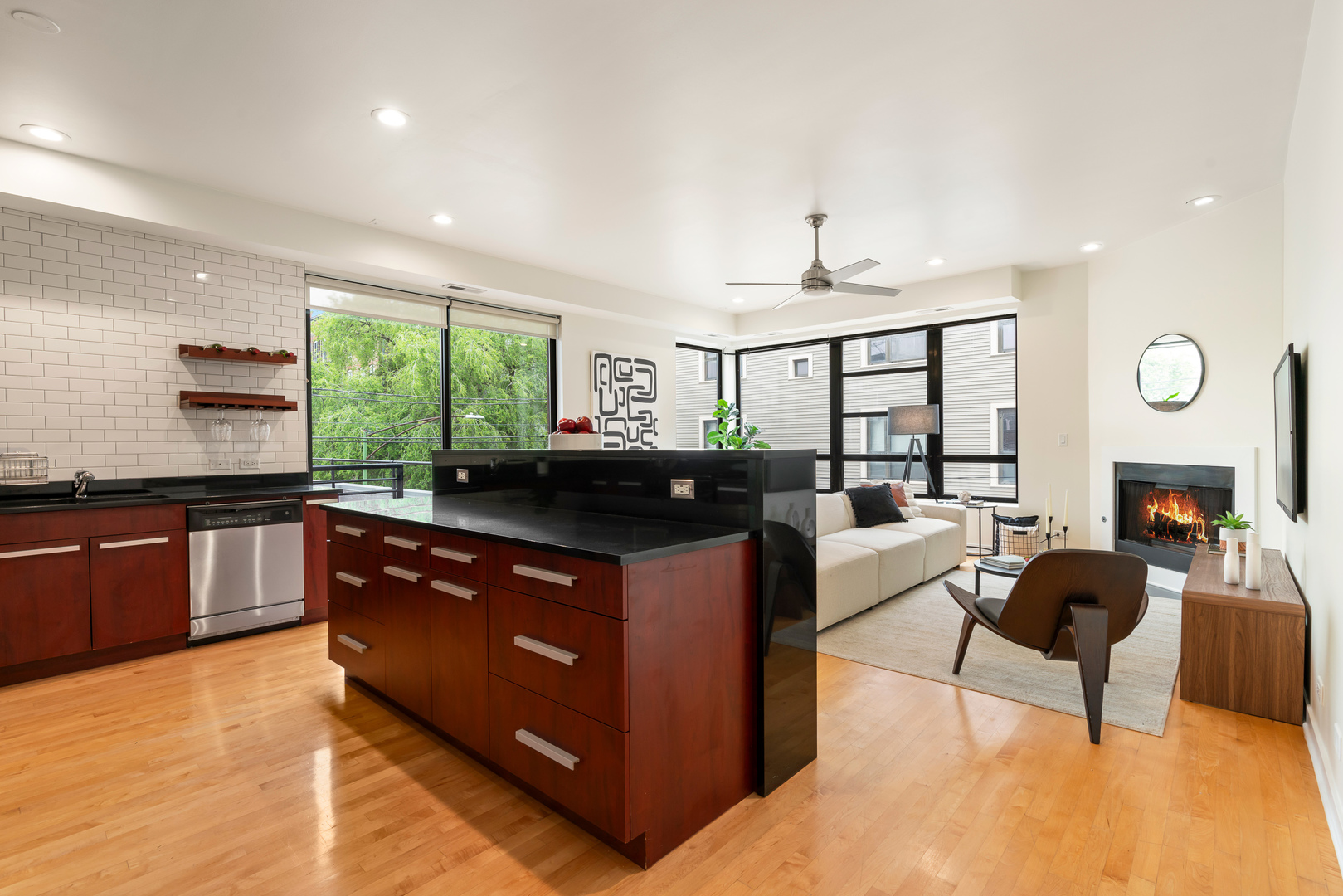 808 N Greenview Avenue Unit: 2E