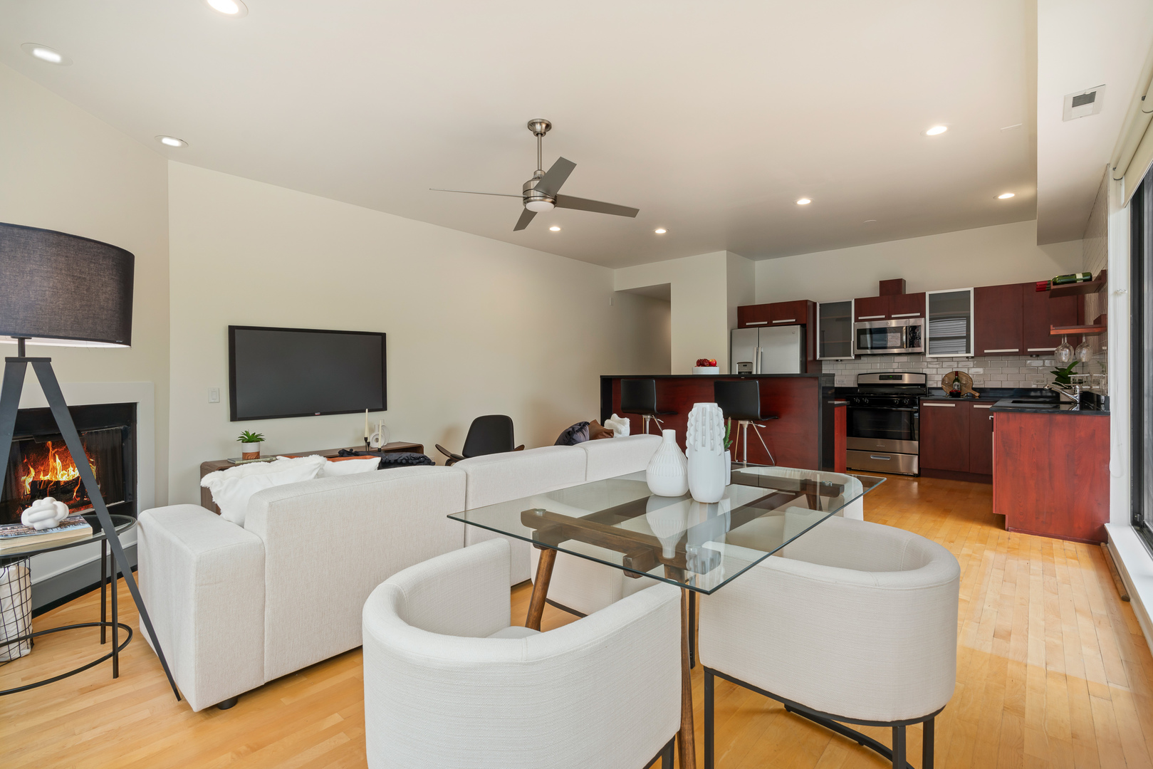 808 N Greenview Avenue Unit: 2E