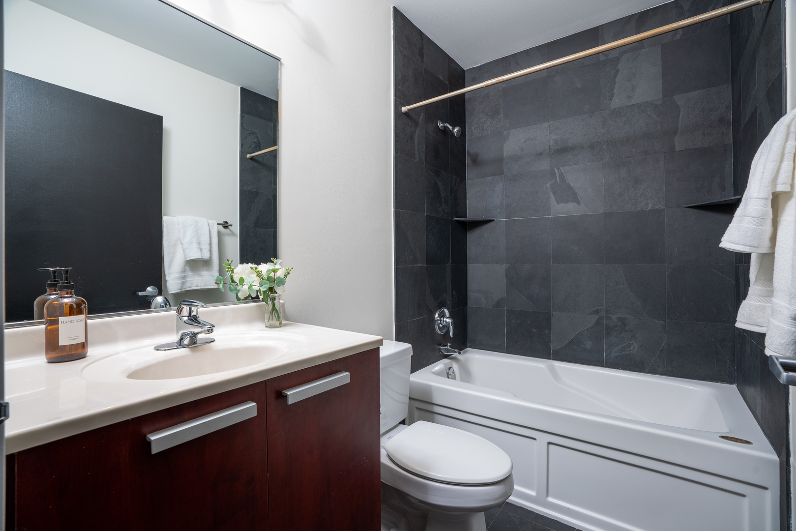808 N Greenview Avenue Unit: 2E