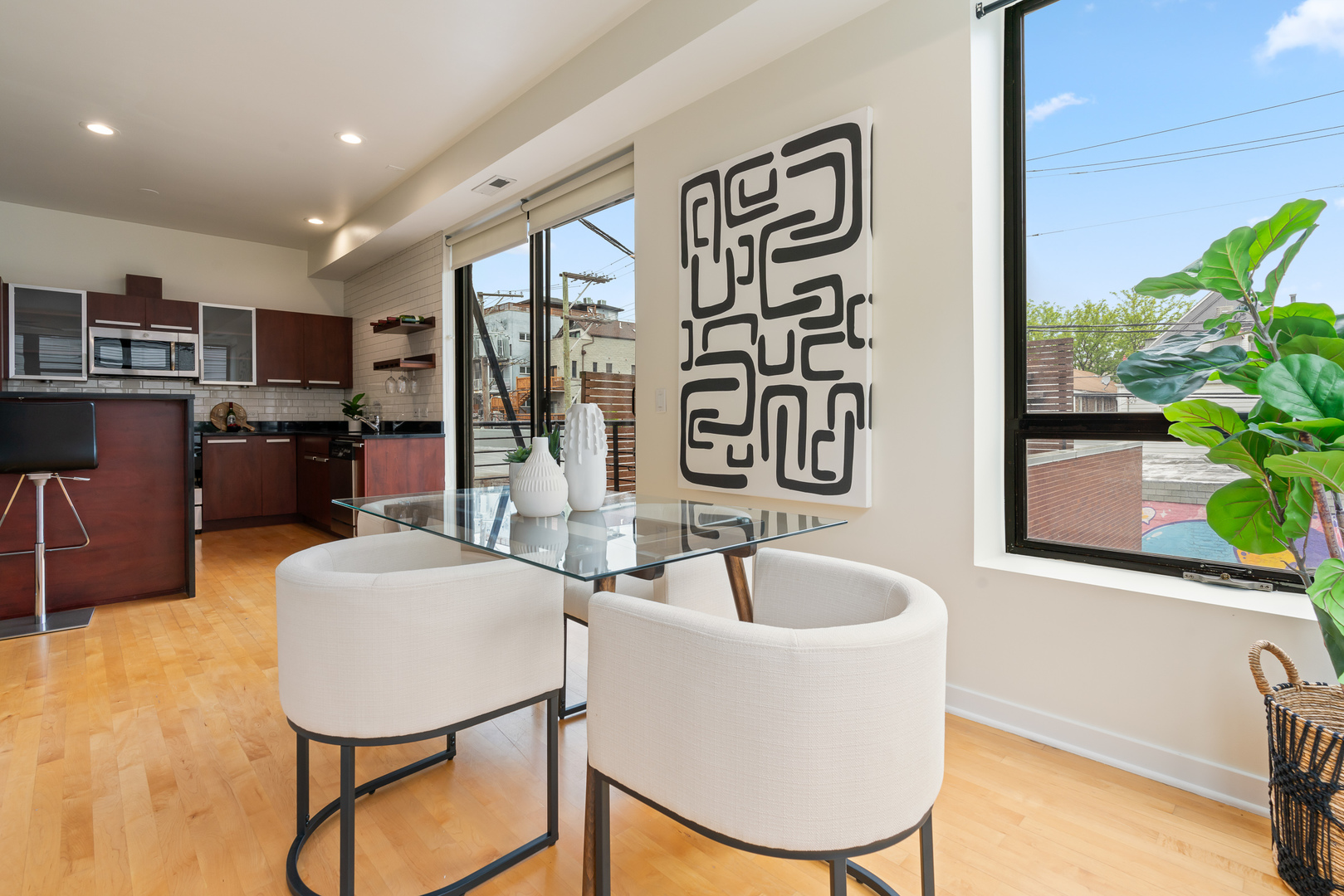 808 N Greenview Avenue Unit: 2E