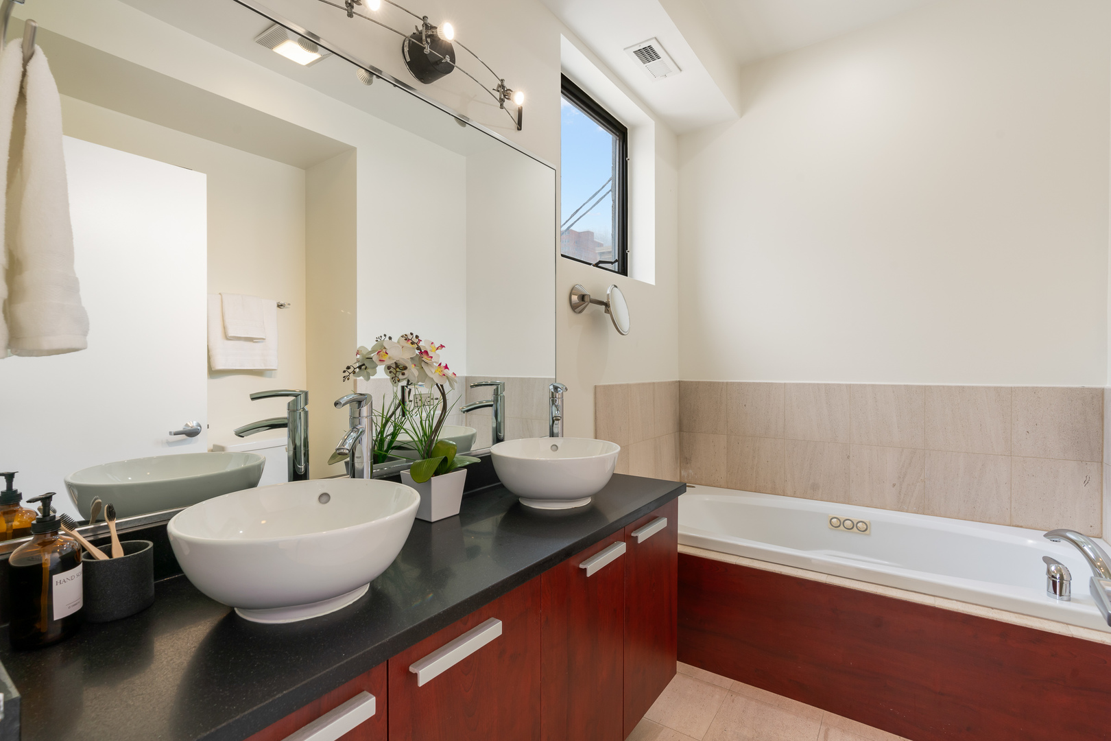 808 N Greenview Avenue Unit: 2E