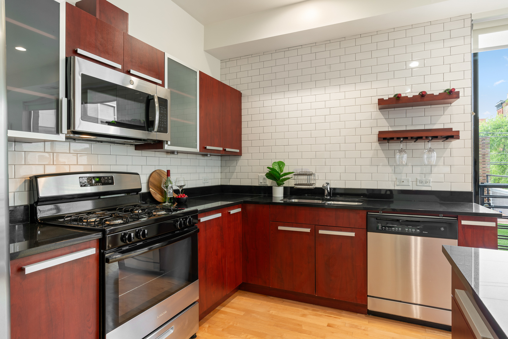 808 N Greenview Avenue Unit: 2E