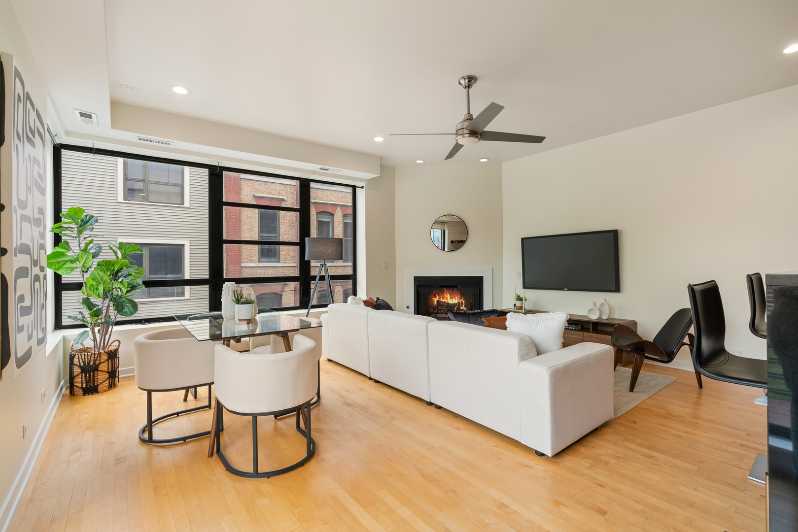 808 N Greenview Avenue Unit: 2E