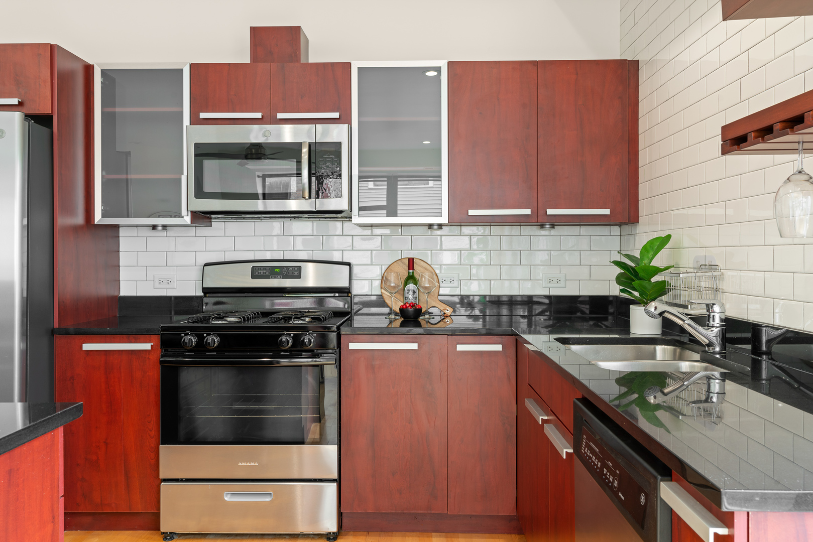 808 N Greenview Avenue Unit: 2E