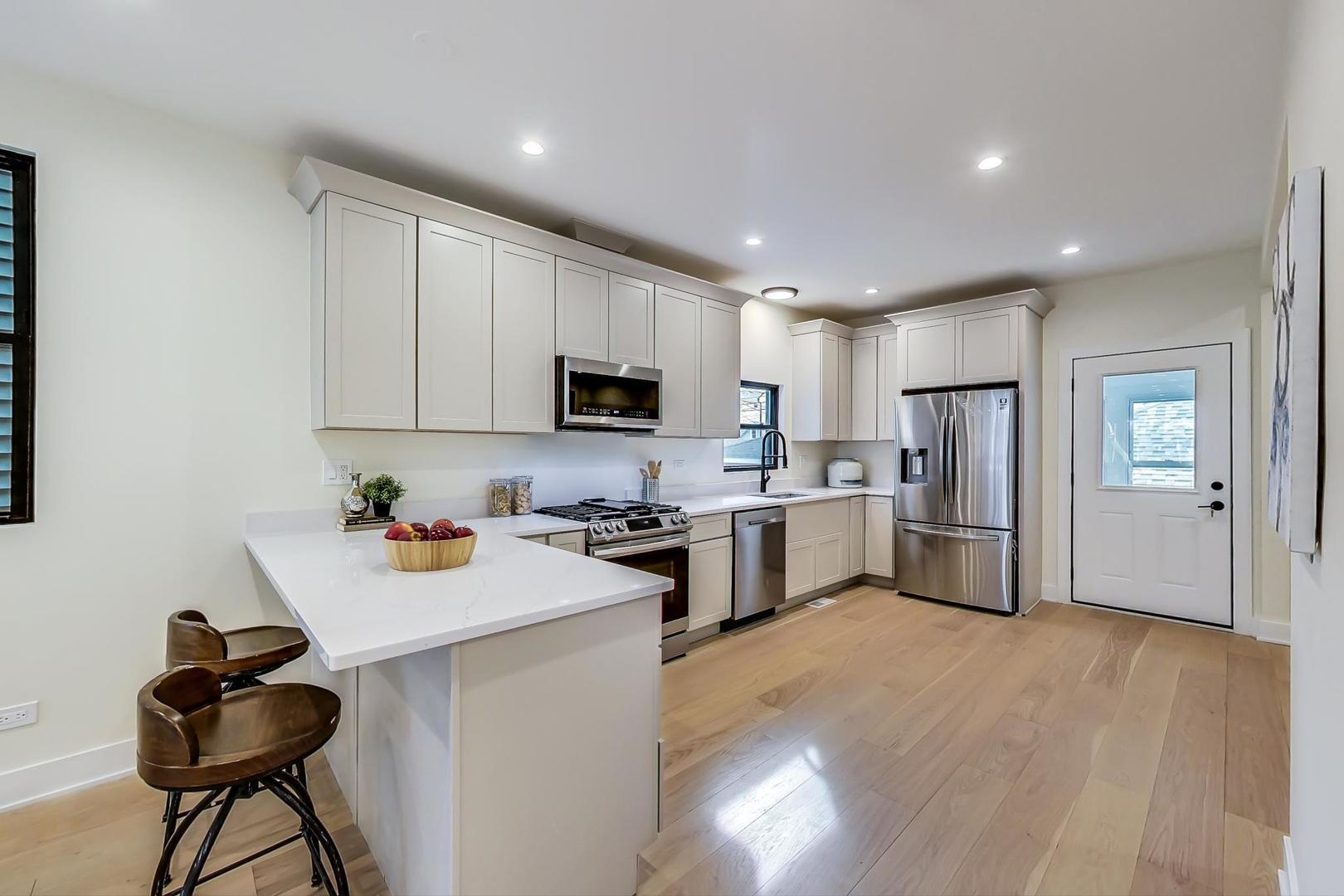 1644 N Troy Street Unit: 1