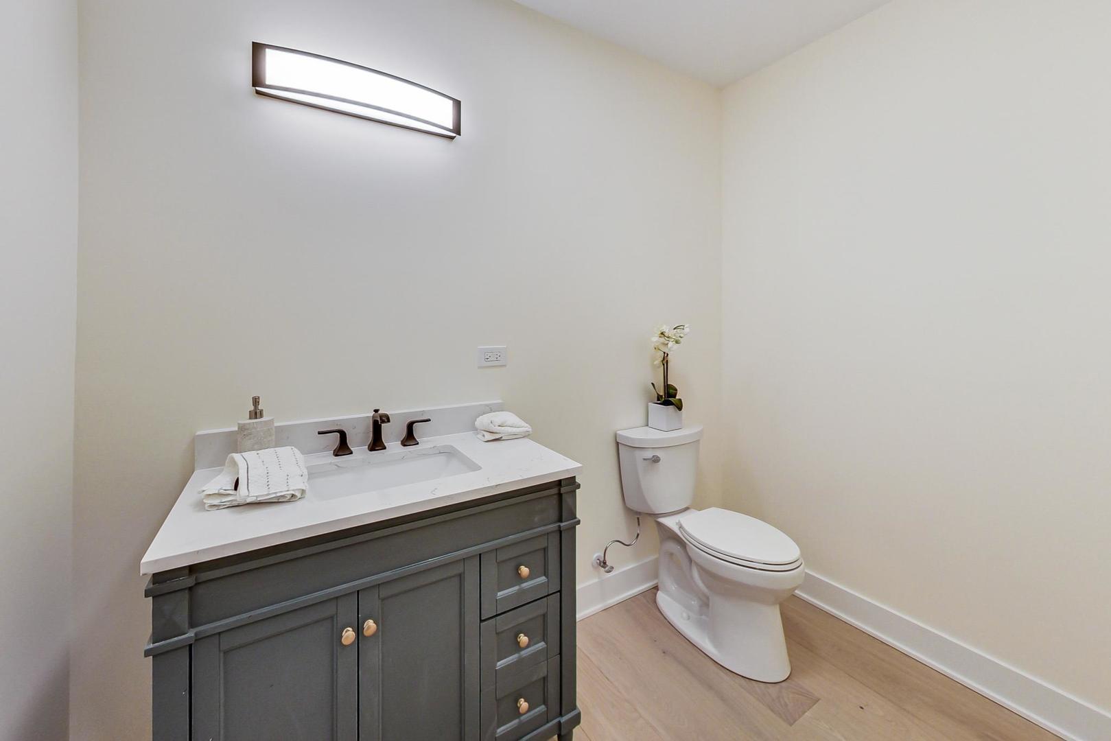 1644 N Troy Street Unit: 1