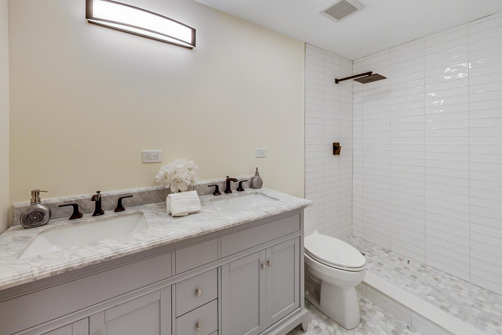 1644 N Troy Street Unit: 1