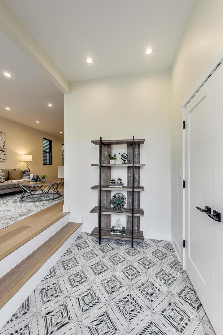 1644 N Troy Street Unit: 1